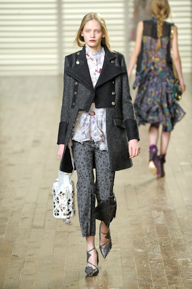 desfiles-chloe-parisinverno2008rtw-120