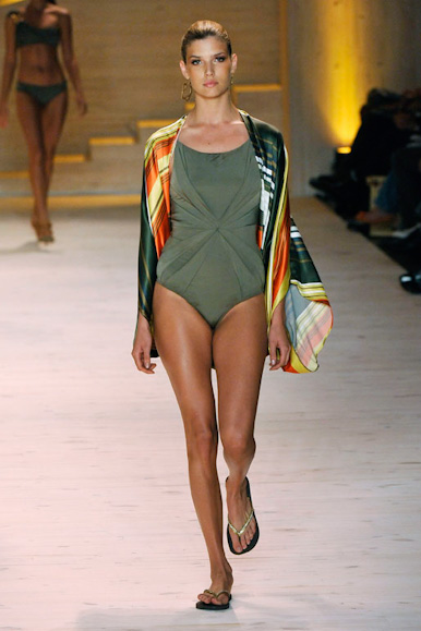 desfile-aguadecoco-sp-verao2009rtw-110