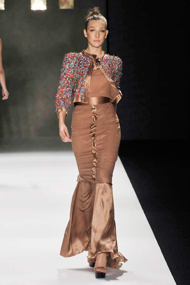 desfile-fausehaten-spfwverao2009rtw-119