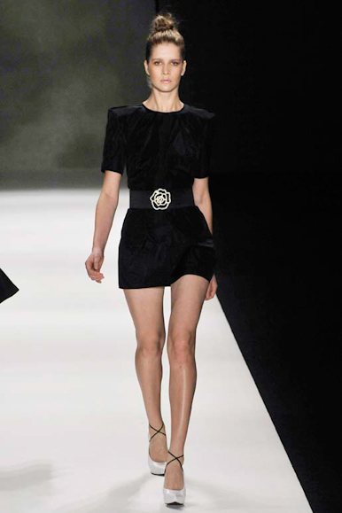 desfile-fausehaten-spfwverao2009rtw-122