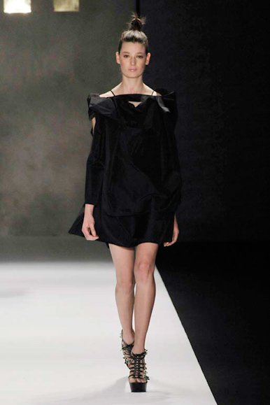 desfile-fausehaten-spfwverao2009rtw-123