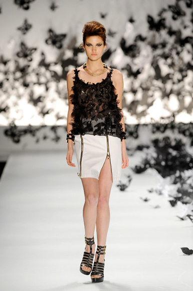 desfile-triton-spfwverao2009rtw-104