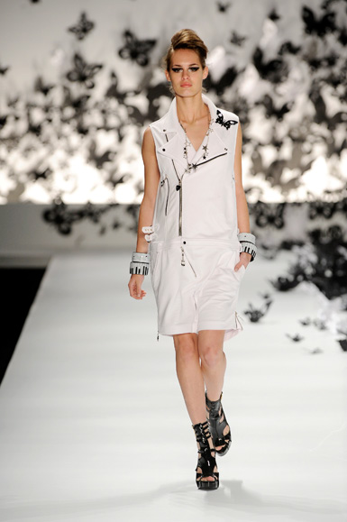 desfile-triton-spfwverao2009rtw-105