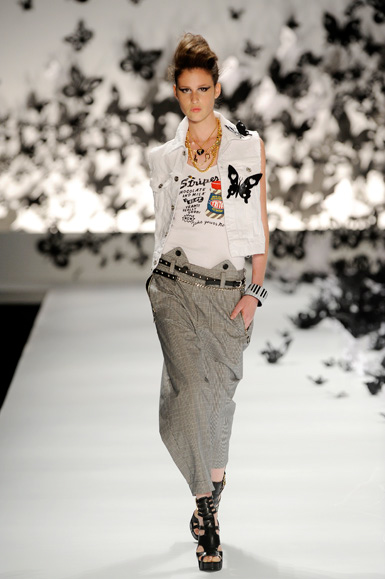 desfile-triton-spfwverao2009rtw-106