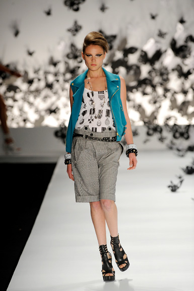 desfile-triton-spfwverao2009rtw-107