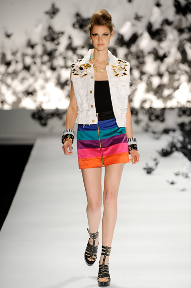 desfile-triton-spfwverao2009rtw-109