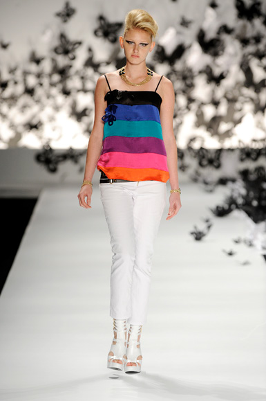 desfile-triton-spfwverao2009rtw-110