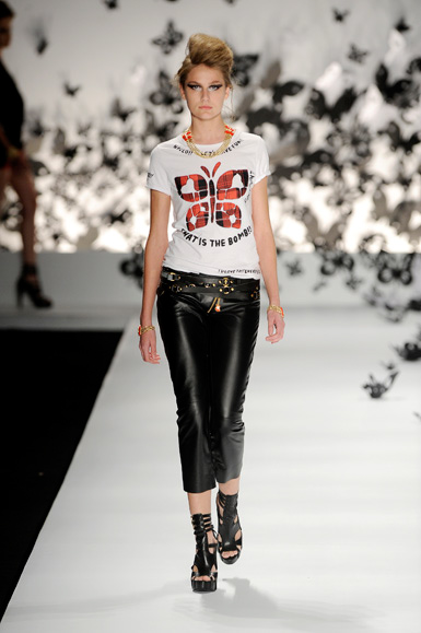 desfile-triton-spfwverao2009rtw-118