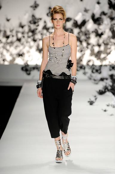 desfile-triton-spfwverao2009rtw-123