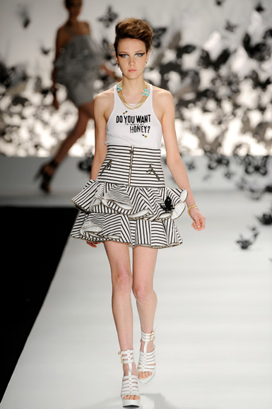 desfile-triton-spfwverao2009rtw-124