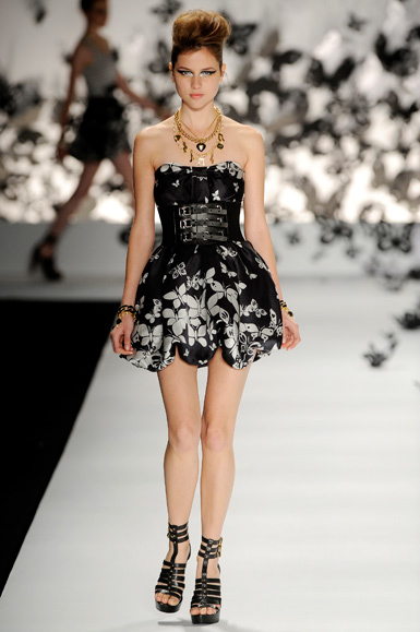 desfile-triton-spfwverao2009rtw-126