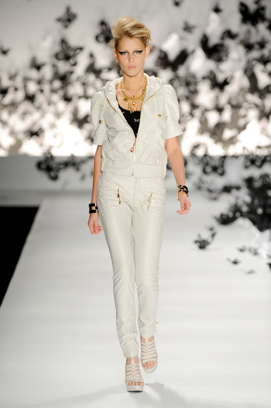 desfile-triton-spfwverao2009rtw-128