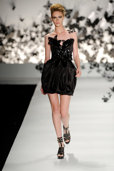 desfile-triton-spfwverao2009rtw-132