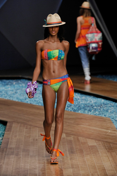 desfile-cantao-rioverao2009rtw-111