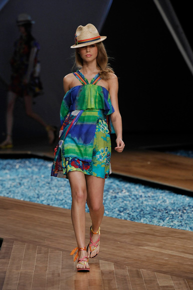 desfile-cantao-rioverao2009rtw-112