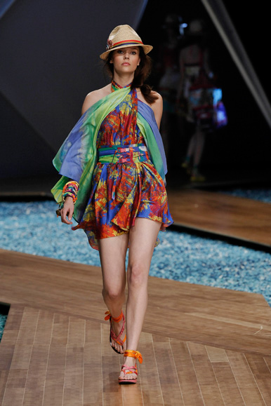 desfile-cantao-rioverao2009rtw-117