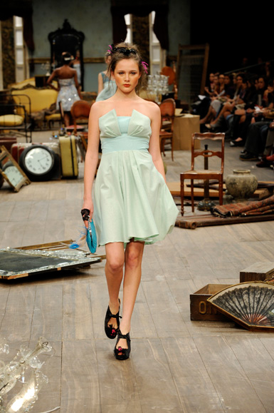 desfile-ctufvesson-rioverao2009rtw-107