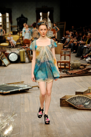 desfile-ctufvesson-rioverao2009rtw-116