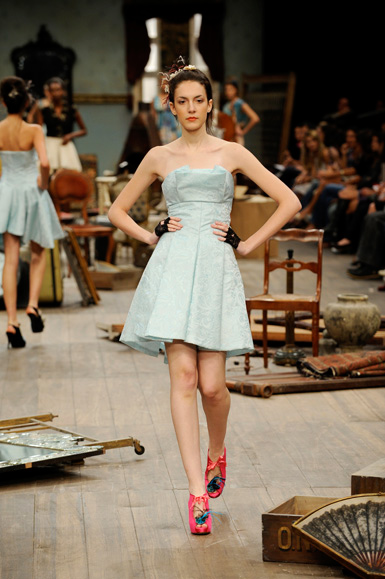 desfile-ctufvesson-rioverao2009rtw-121