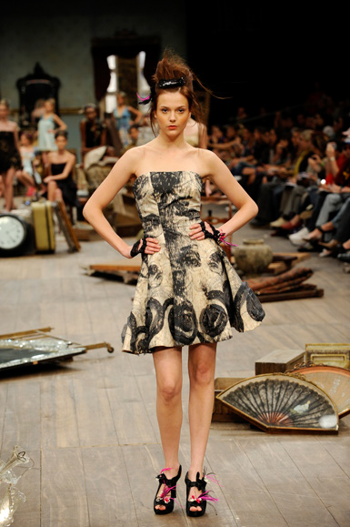 desfile-ctufvesson-rioverao2009rtw-126
