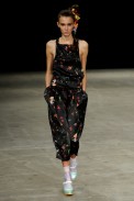 desfile-gborges-rioverao2009rtw-114