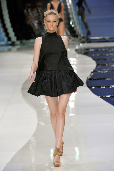 desfile-lenny-rioverao2009rtw-106