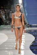 desfile-lenny-rioverao2009rtw-110