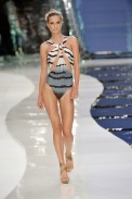 desfile-lenny-rioverao2009rtw-111