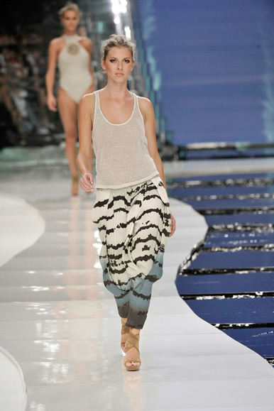 desfile-lenny-rioverao2009rtw-112