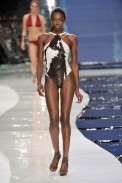 desfile-lenny-rioverao2009rtw-120