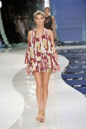 desfile-lenny-rioverao2009rtw-128
