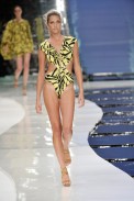 desfile-lenny-rioverao2009rtw-141