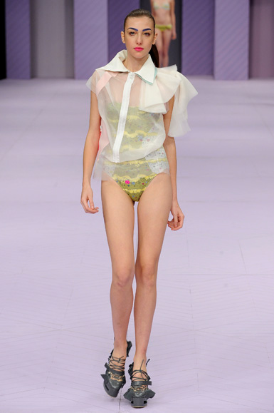desfile-lbonadimam-rioverao2009rtw-111