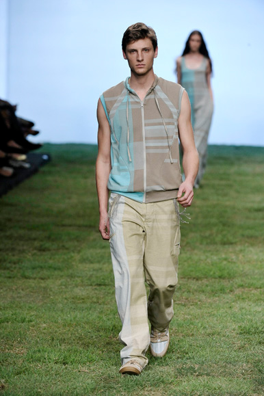 desfile-redley-rioverao2009rtw-116
