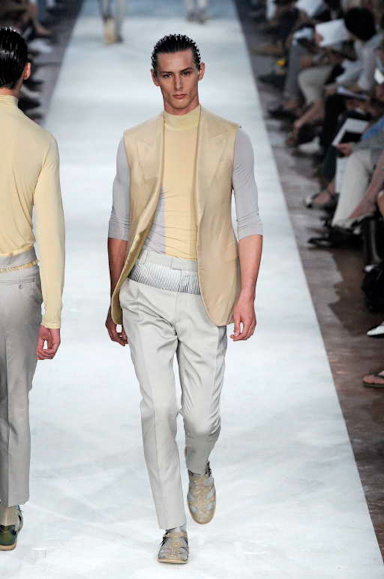 desfiles-almcqueen-milaoinverno2009menrtw-114