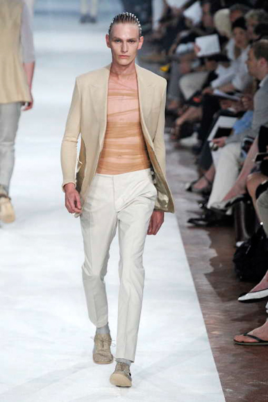 desfiles-almcqueen-milaoinverno2009menrtw-115
