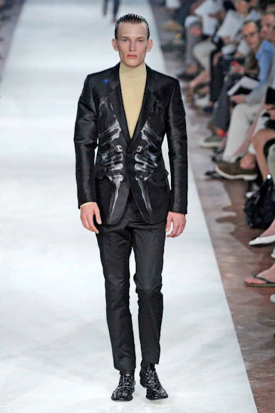 desfiles-almcqueen-milaoinverno2009menrtw-127