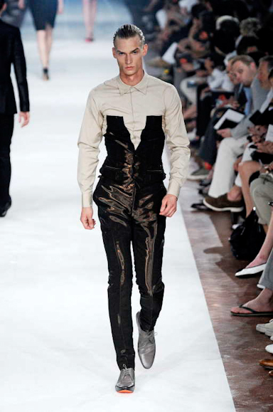 desfiles-almcqueen-milaoinverno2009menrtw-128