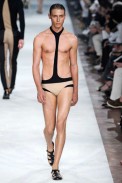 desfiles-almcqueen-milaoinverno2009menrtw-137