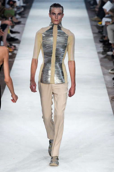desfiles-almcqueen-milaoinverno2009menrtw-146