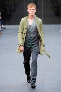 desfiles-burberry-milaoverao2009menrtw-118