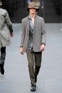 desfiles-burberry-milaoverao2009menrtw-123