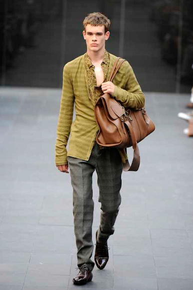 desfiles-burberry-milaoverao2009menrtw-133