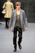 desfiles-burberry-milaoverao2009menrtw-137