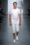 desfiles-ckmen-milaoverao2009menrtw-101
