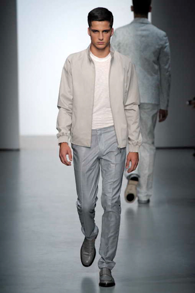 desfiles-ckmen-milaoverao2009menrtw-113