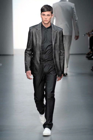 desfiles-ckmen-milaoverao2009menrtw-117