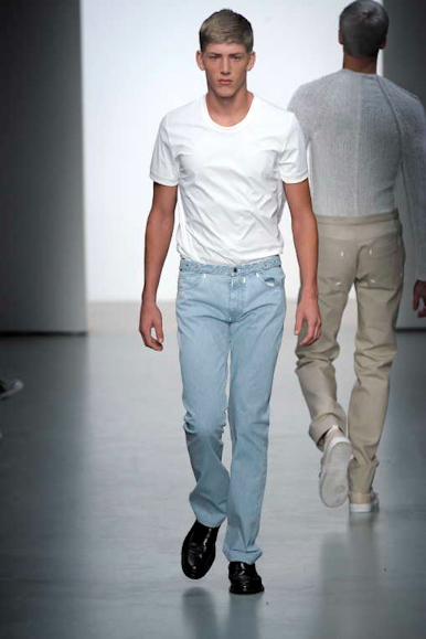 desfiles-ckmen-milaoverao2009menrtw-122