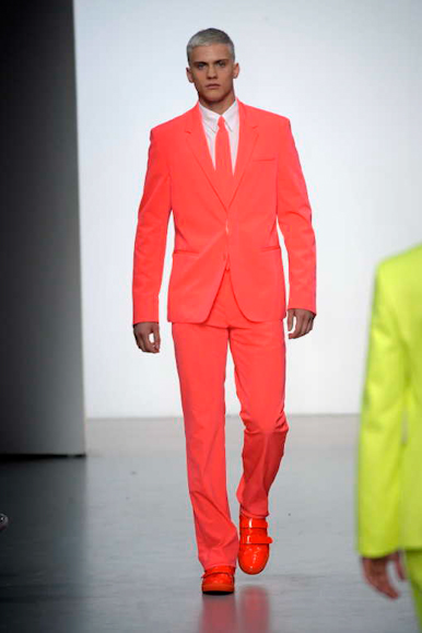 desfiles-ckmen-milaoverao2009menrtw-132