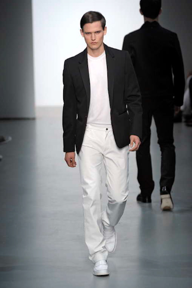 desfiles-ckmen-milaoverao2009menrtw-136